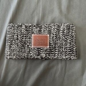 Love your melon winter headband one size fits most, never worn, good condition